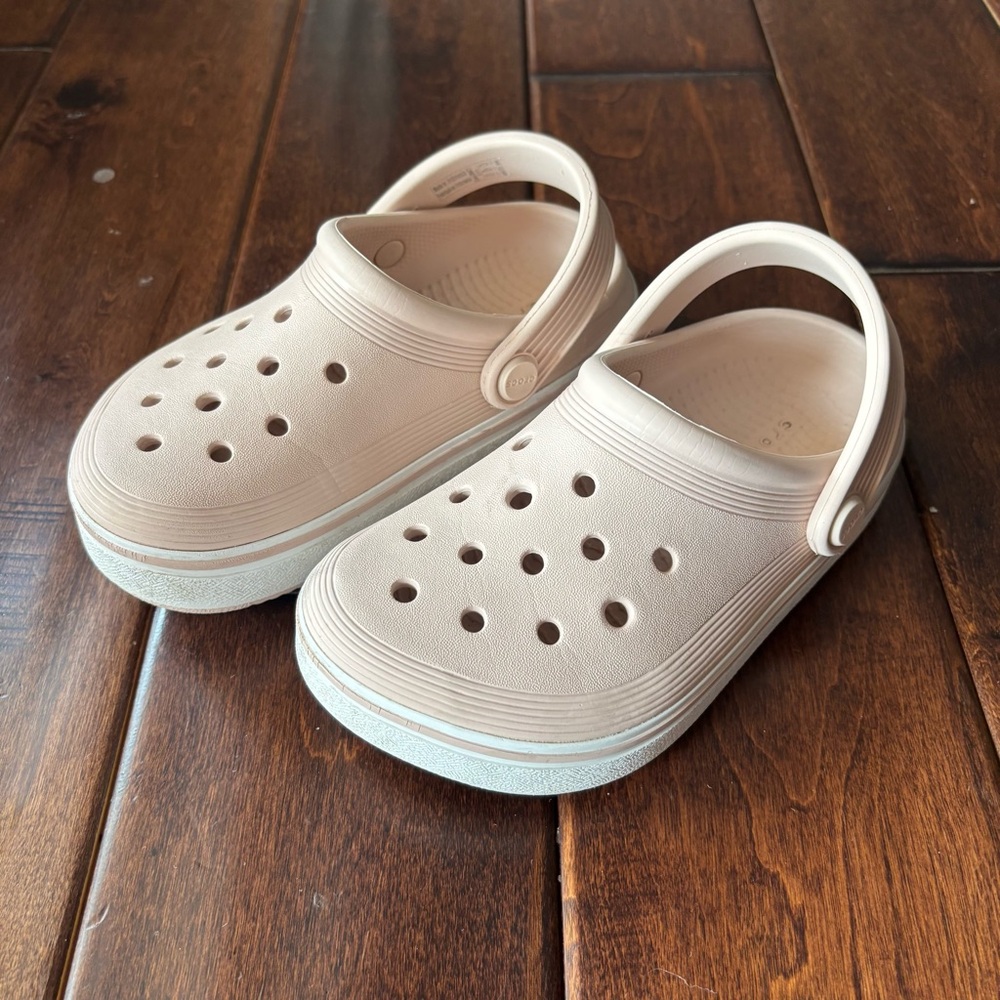 CROCS - Off Court Clogs in beige